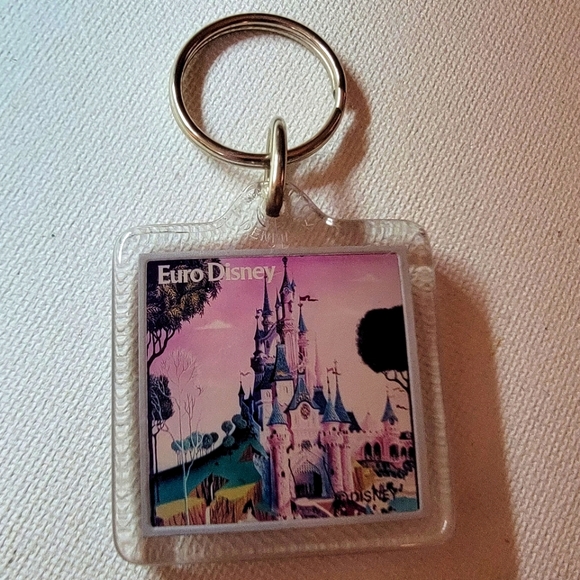 Vintage Euro Disney Acrylic Keychain - Picture 1 of 5